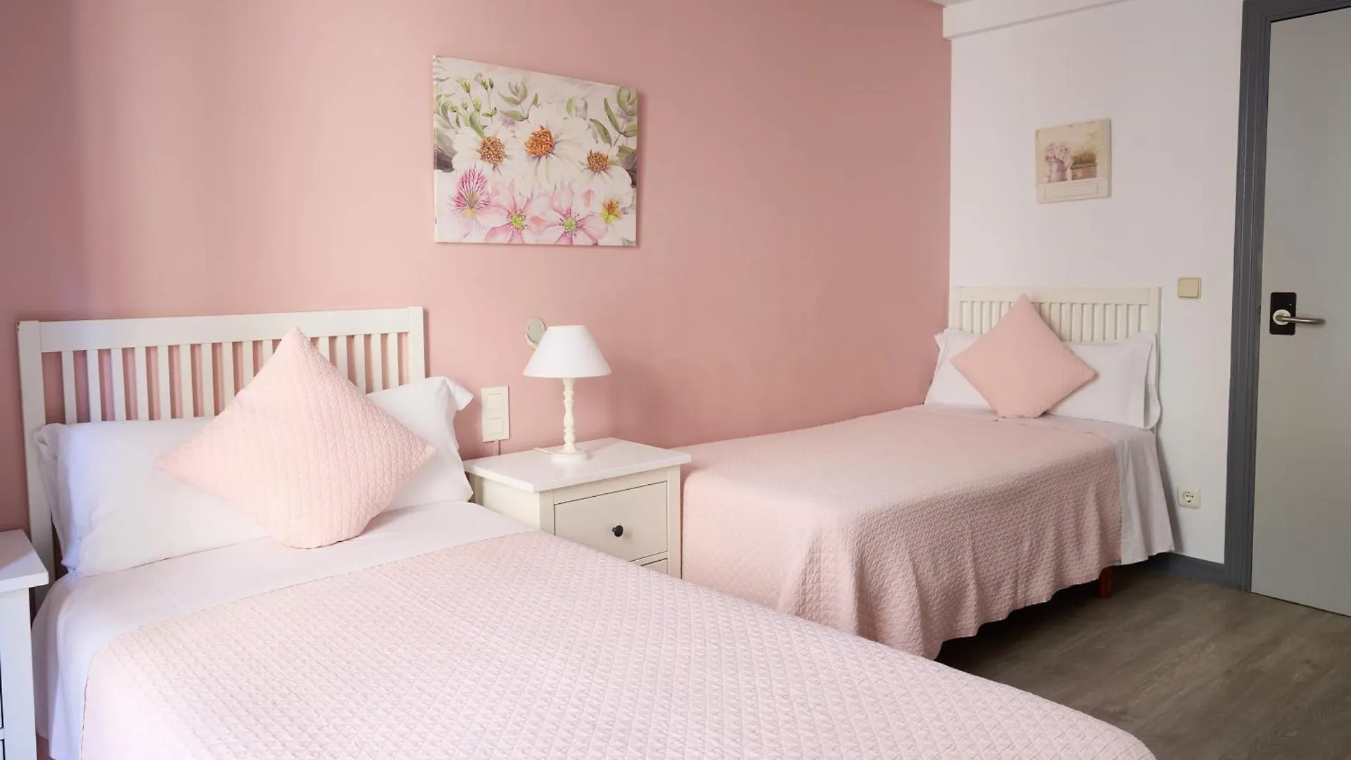 Pension Kaia San Sebastian 2*,  Spain