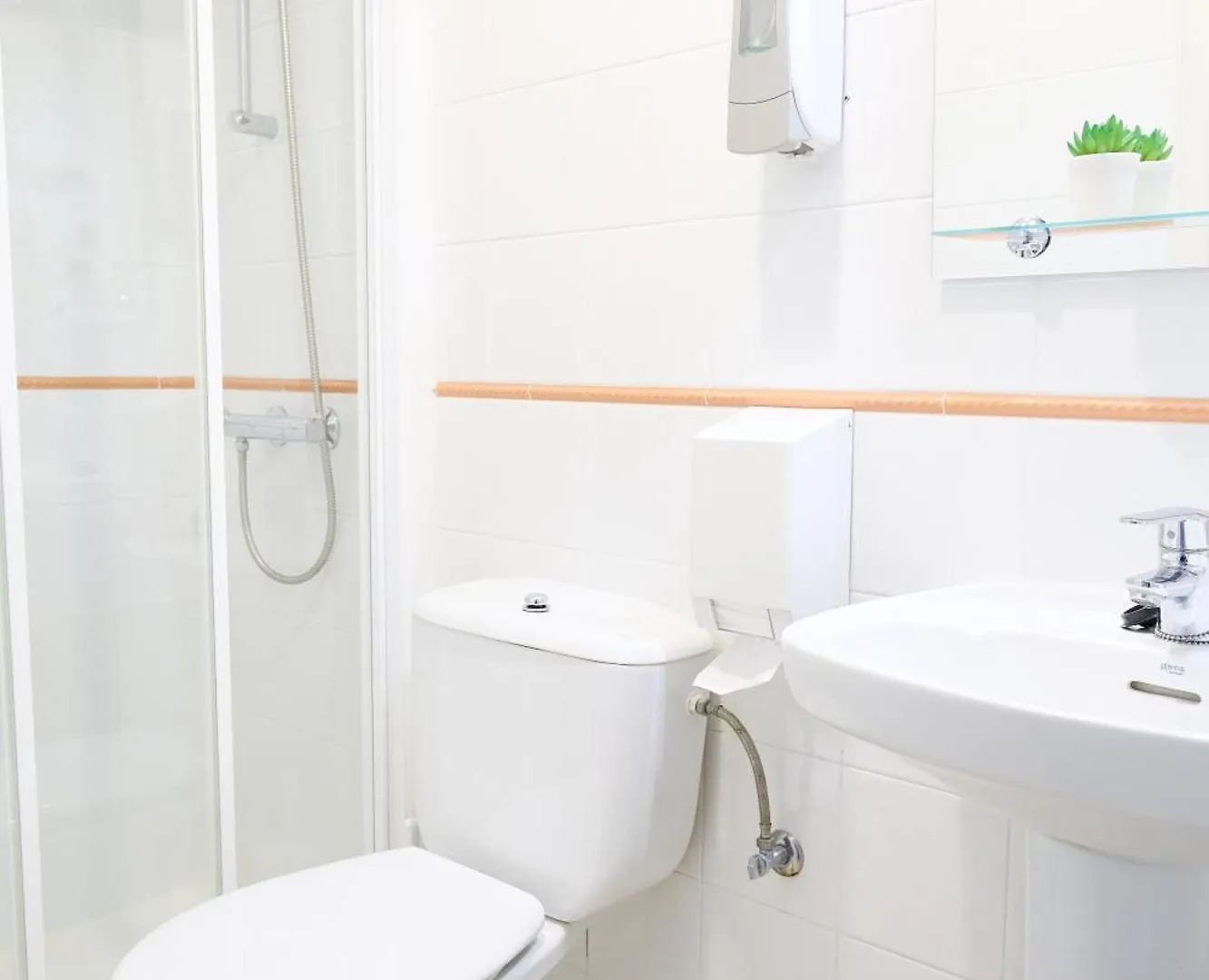 Pension Kaia San Sebastian 2*,  Spain